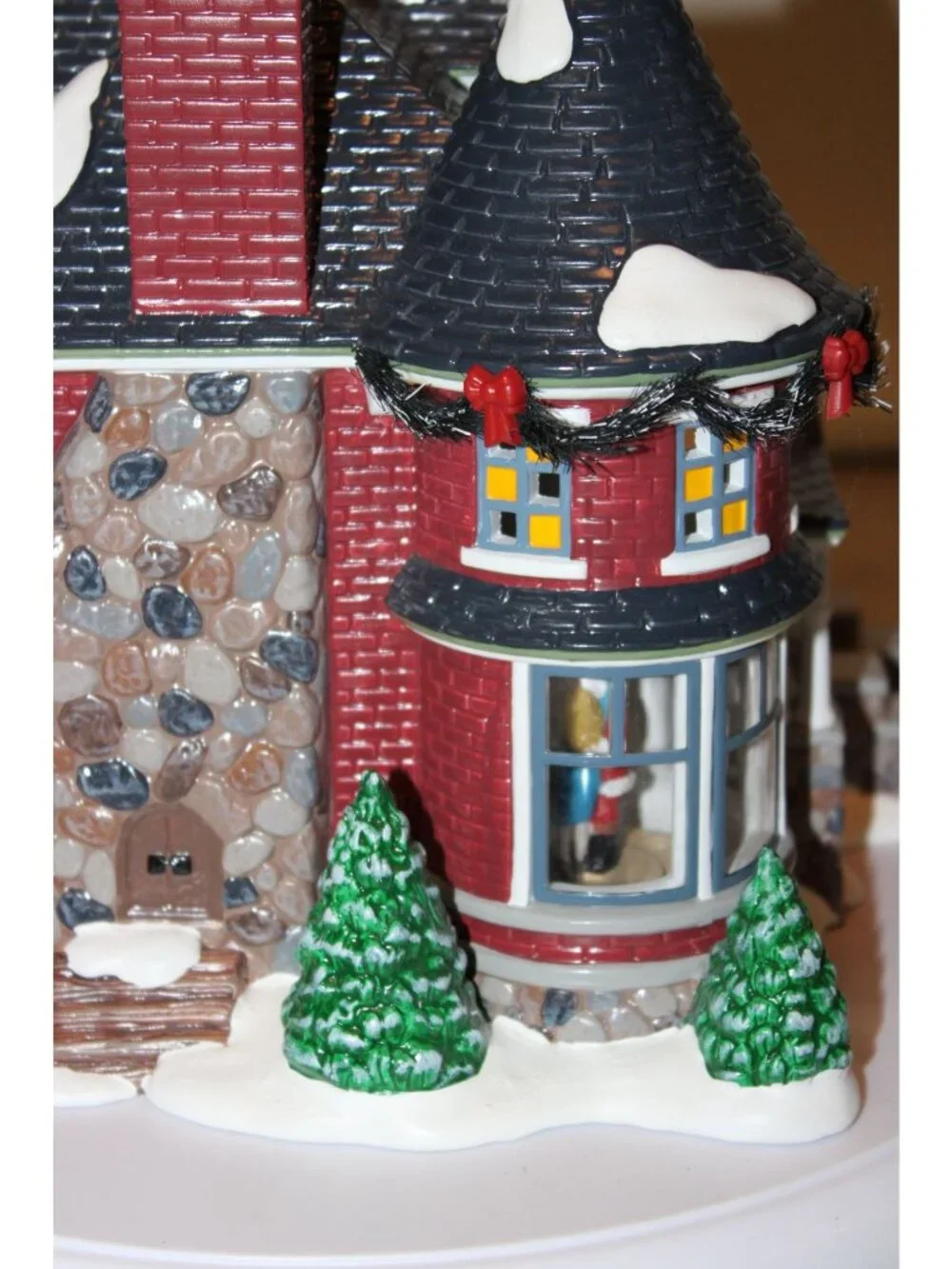 Dept 56 Snow Village - 1224 Kissing Claus Lane Gift Set
